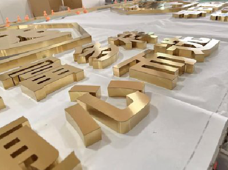 黄梅拉丝不锈钢字的特点。