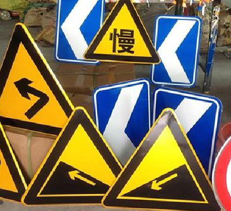 黄梅标识标牌中颜色的确定是很重要的。